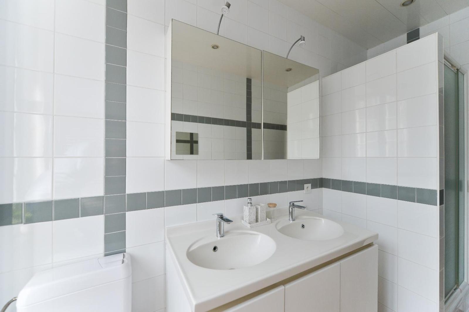 La Chambre De Sam - Chambre Lit 180 Avec Sdb Privee Proche Centre Ville 列日 外观 照片